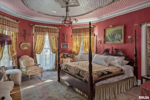 Tiny photo for 817 W 7TH Street, Davenport, IA 52802 (MLS # 12587066)