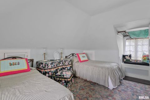 Tiny photo for 817 W 7TH Street, Davenport, IA 52802 (MLS # 12587066)