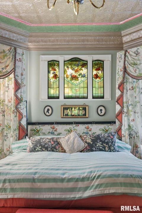 Tiny photo for 817 W 7TH Street, Davenport, IA 52802 (MLS # 12587066)