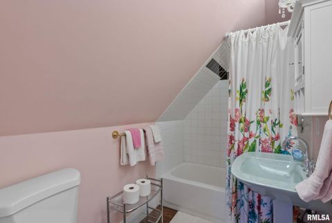 Tiny photo for 817 W 7TH Street, Davenport, IA 52802 (MLS # 12587066)