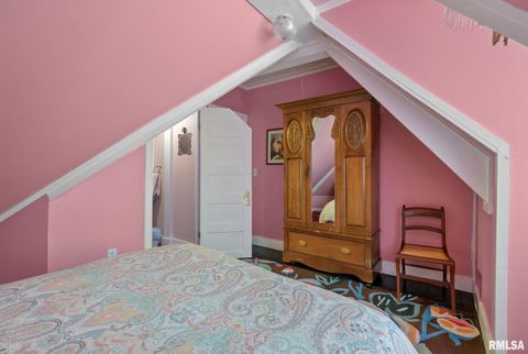 Tiny photo for 817 W 7TH Street, Davenport, IA 52802 (MLS # 12587066)