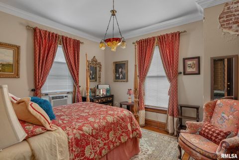 Tiny photo for 817 W 7TH Street, Davenport, IA 52802 (MLS # 12587066)