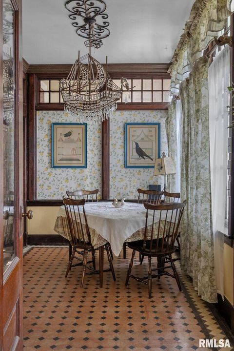 Tiny photo for 817 W 7TH Street, Davenport, IA 52802 (MLS # 12587066)