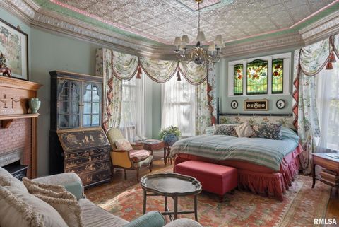 Tiny photo for 817 W 7TH Street, Davenport, IA 52802 (MLS # 12587066)