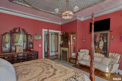 Tiny photo for 817 W 7TH Street, Davenport, IA 52802 (MLS # 12587066)