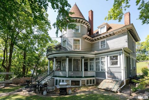 Tiny photo for 817 W 7TH Street, Davenport, IA 52802 (MLS # 12587066)