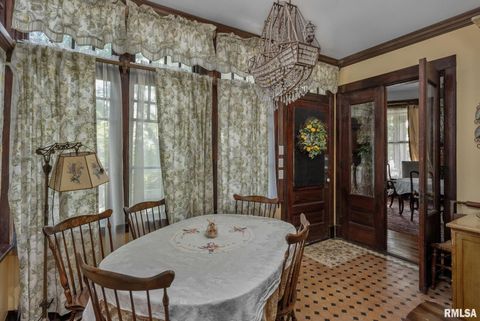 Tiny photo for 817 W 7TH Street, Davenport, IA 52802 (MLS # 12587066)