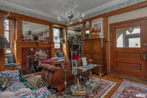 Tiny photo for 817 W 7TH Street, Davenport, IA 52802 (MLS # 12587066)