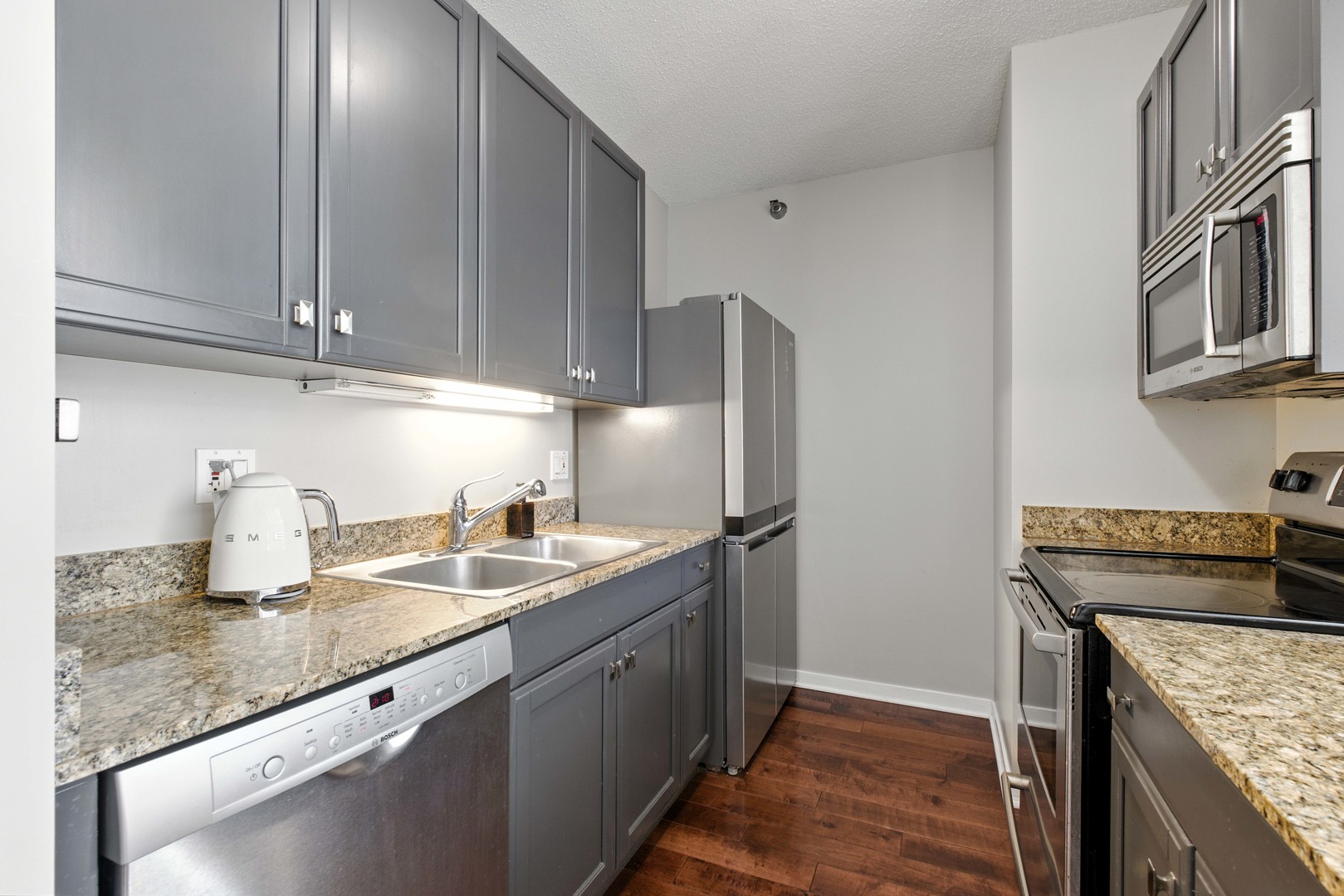 Chicago, Illinois 60654, United States, 2 Bedrooms Bedrooms, ,2 BathroomsBathrooms,Residential,Active,229658