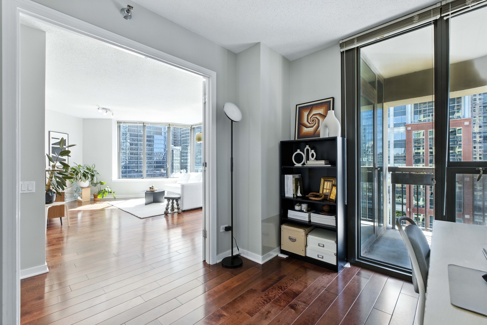 Chicago, Illinois 60654, United States, 2 Bedrooms Bedrooms, ,2 BathroomsBathrooms,Residential,Active,229658