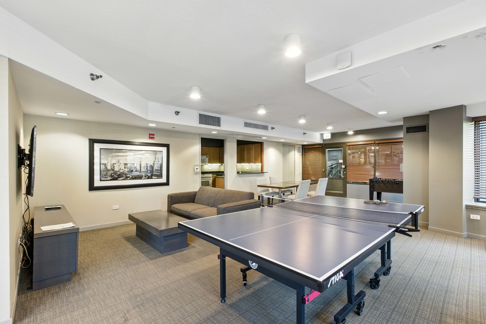 Chicago, Illinois 60654, United States, 2 Bedrooms Bedrooms, ,2 BathroomsBathrooms,Residential,Active,229658