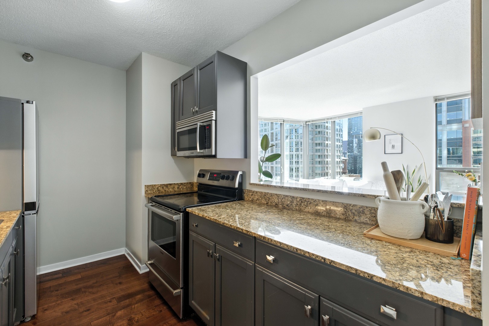 Chicago, Illinois 60654, United States, 2 Bedrooms Bedrooms, ,2 BathroomsBathrooms,Residential,Active,229658