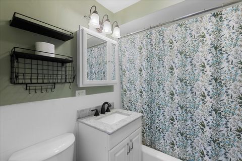 Tiny photo for 7540 N RIDGE Boulevard #5C, Chicago, IL 60645 (MLS # 12478395)