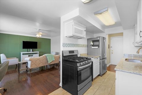 Tiny photo for 7540 N RIDGE Boulevard #5C, Chicago, IL 60645 (MLS # 12478395)