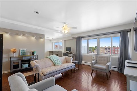 Tiny photo for 7540 N RIDGE Boulevard #5C, Chicago, IL 60645 (MLS # 12478395)