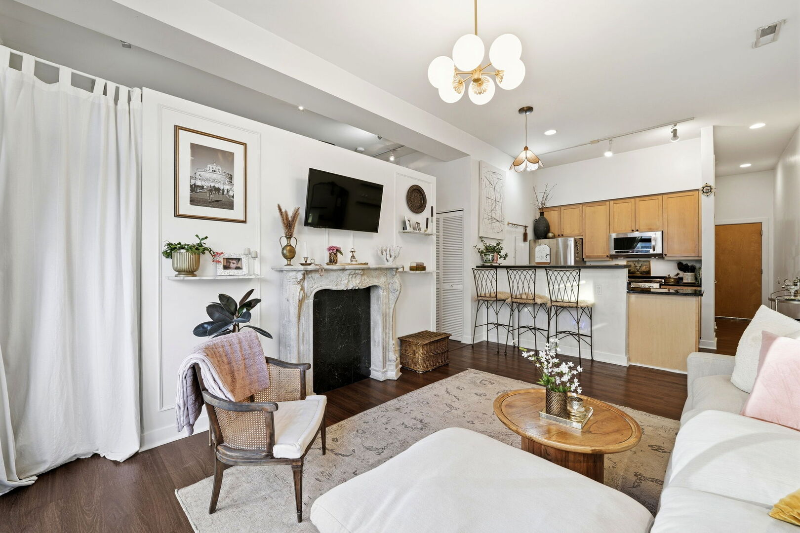 949 W Madison Street 304