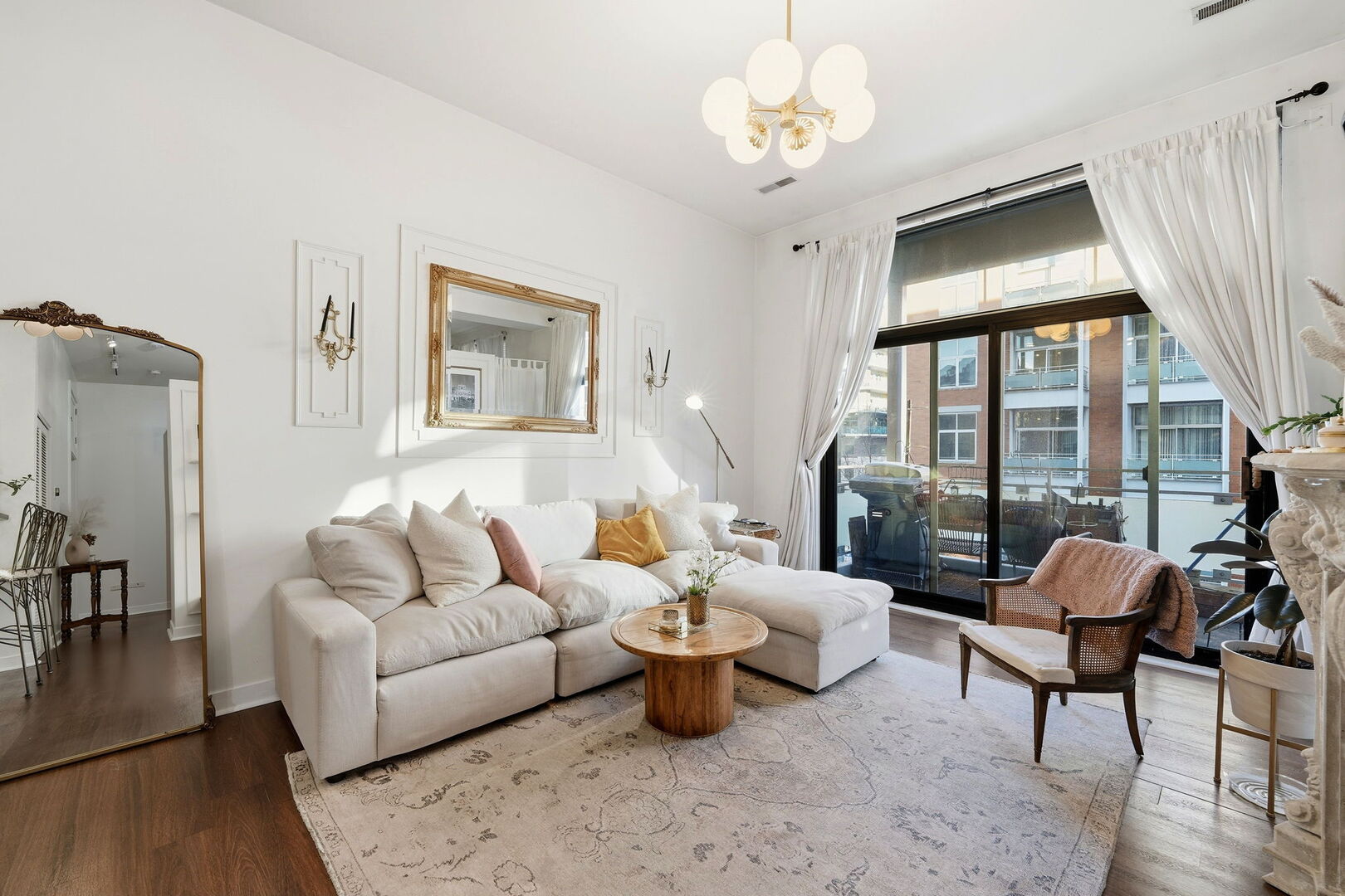 949 W Madison Street 304