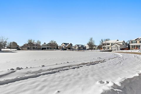Tiny photo for 39 W Bluebell Avenue, Cortland, IL 60112 (MLS # 12528290)
