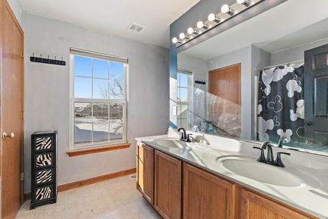 Tiny photo for 39 W Bluebell Avenue, Cortland, IL 60112 (MLS # 12528290)