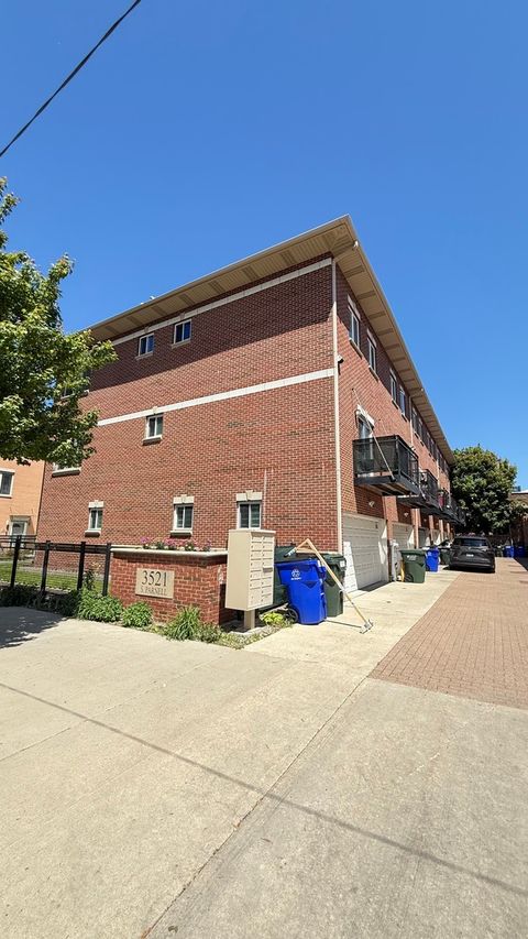 Tiny photo for 3521 S Parnell Avenue #C, Chicago, IL 60609 (MLS # 12647968)