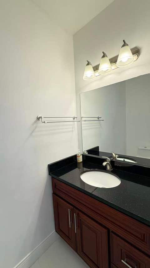 Tiny photo for 3521 S Parnell Avenue #C, Chicago, IL 60609 (MLS # 12647968)