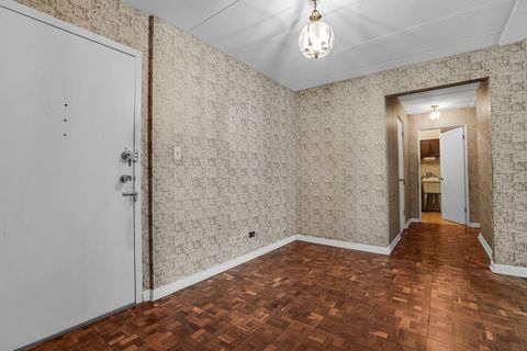 Tiny photo for 224 N Kenilworth Avenue #4D, Oak Park, IL 60302 (MLS # 12535932)