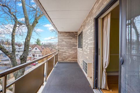 Tiny photo for 224 N Kenilworth Avenue #4D, Oak Park, IL 60302 (MLS # 12535932)