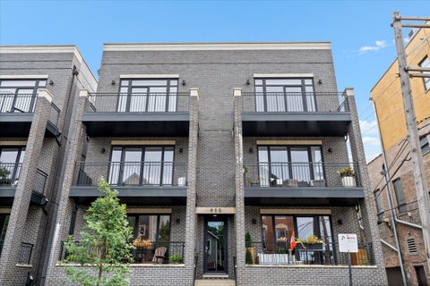 Photo of 815 N PAULINA Street #2N, Chicago, IL 60622 (MLS # 12757386)