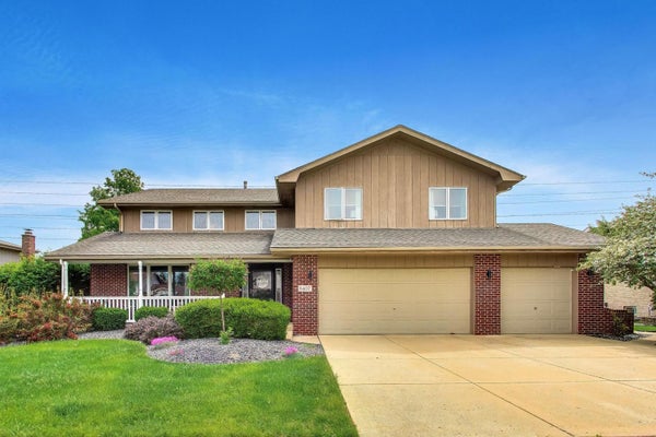 8407 BROOKSIDE GLEN DR, TINLEY PARK, IL 60487 - Image 76b1f4e0957f62be9768b535e836ce2b/1490918012