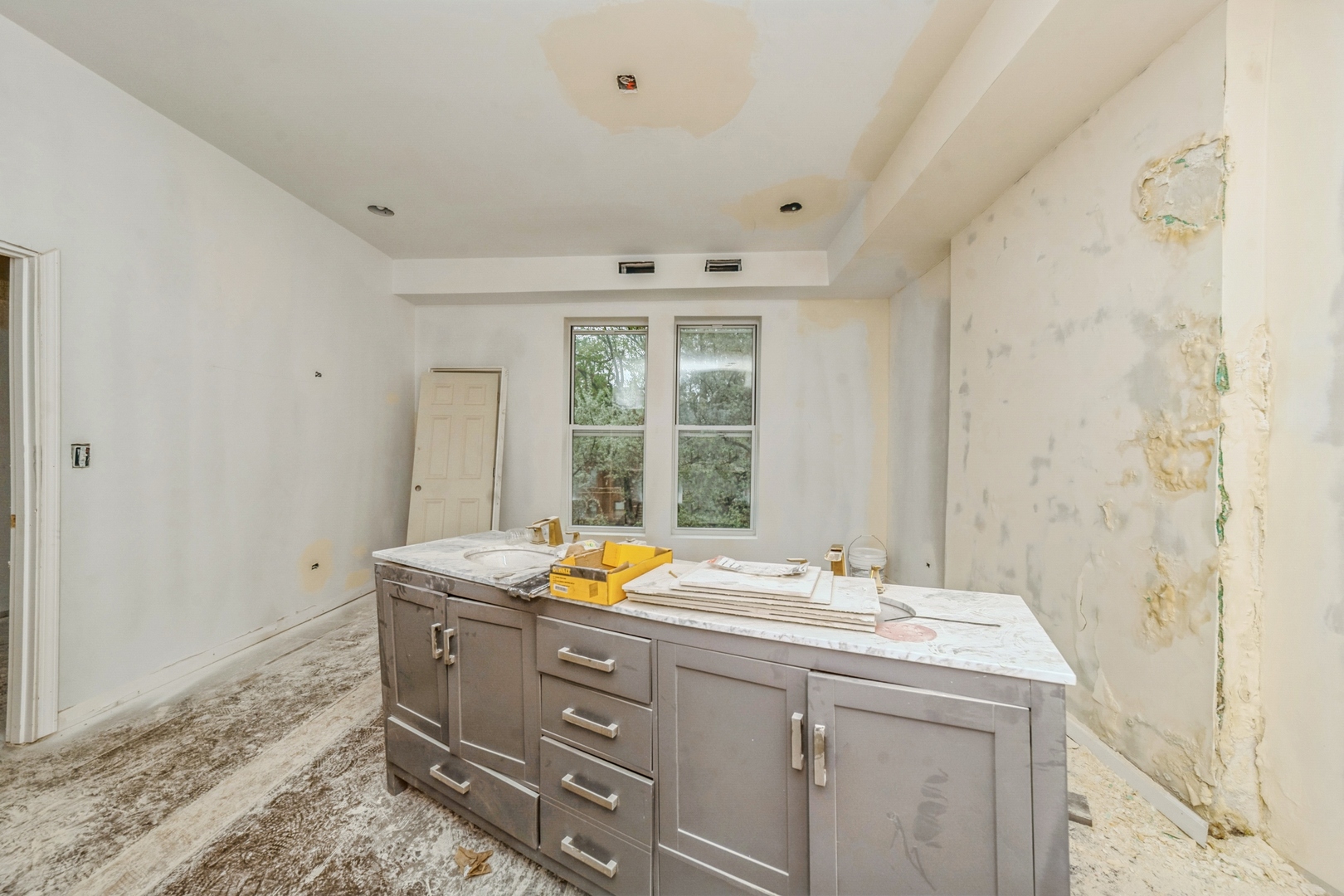 Chicago, Illinois 60653, United States, 4 Bedrooms Bedrooms, ,4 BathroomsBathrooms,Residential,Contingent,21802