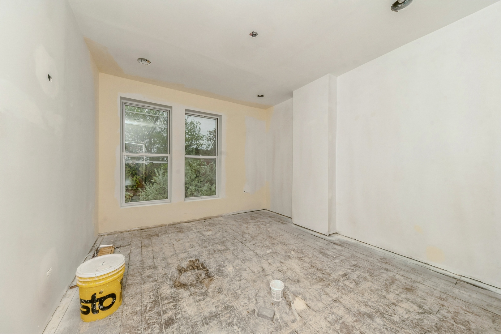 Chicago, Illinois 60653, United States, 4 Bedrooms Bedrooms, ,4 BathroomsBathrooms,Residential,Contingent,21802