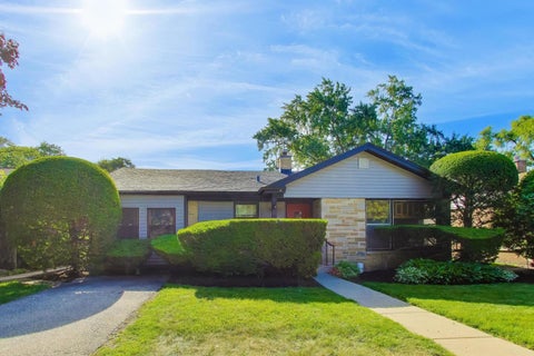 Photo of 8631 E Prairie Road, Skokie, IL 60076 (MLS # 12668864)