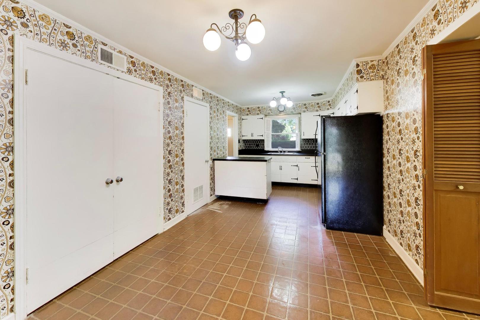 8631 E Prairie Road