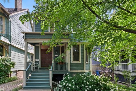 5729 S Harper Avenue Chicago IL 60637