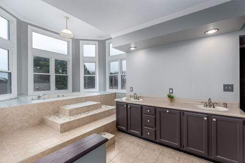 Tiny photo for 3 Wood Duck Lane, Ottawa, IL 61350 (MLS # 12591784)