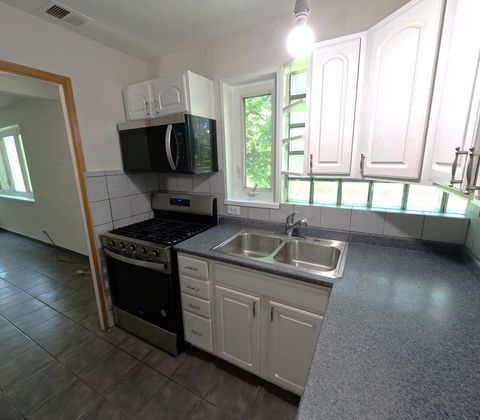 Tiny photo for 7200 Oak Avenue #4SW, River Forest, IL 60305 (MLS # 12431109)