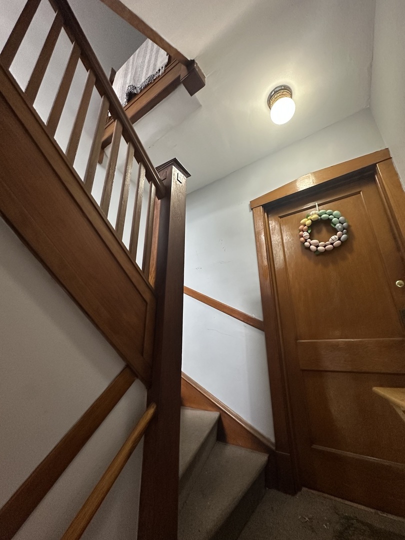 2527 W Argyle Street