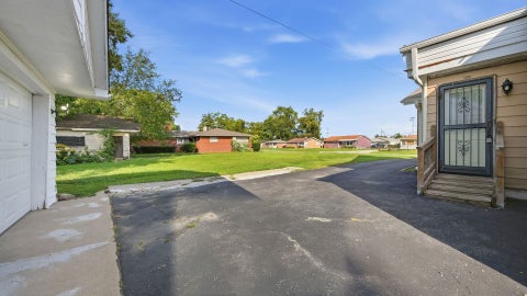 Tiny photo for 3041 Sherwood Avenue, Markham, IL 60428 (MLS # 12752977)