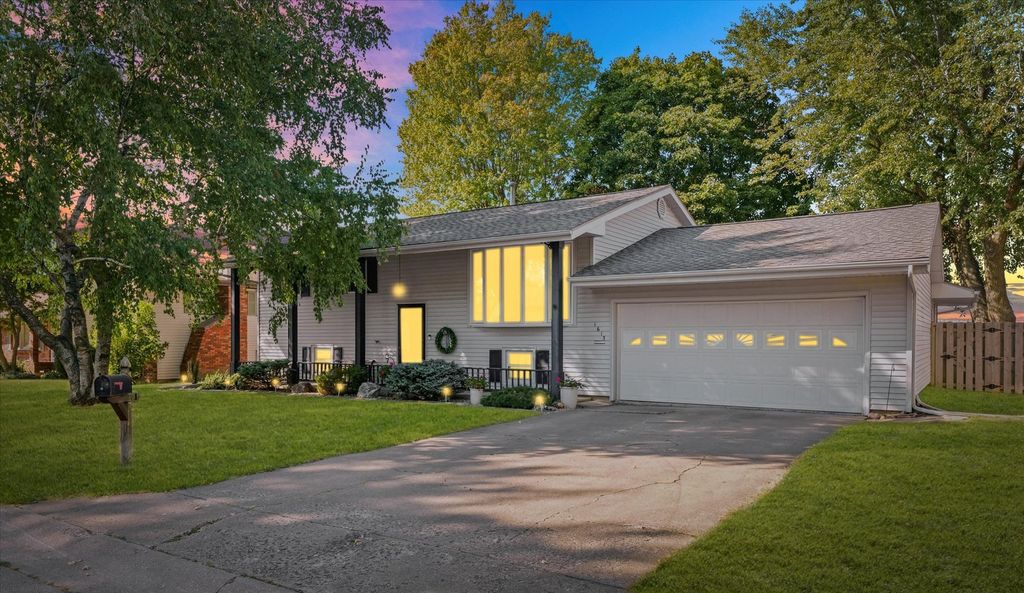 Photo for 1613 Carolina Drive, Rantoul, IL 61866 (MLS # 12468614)