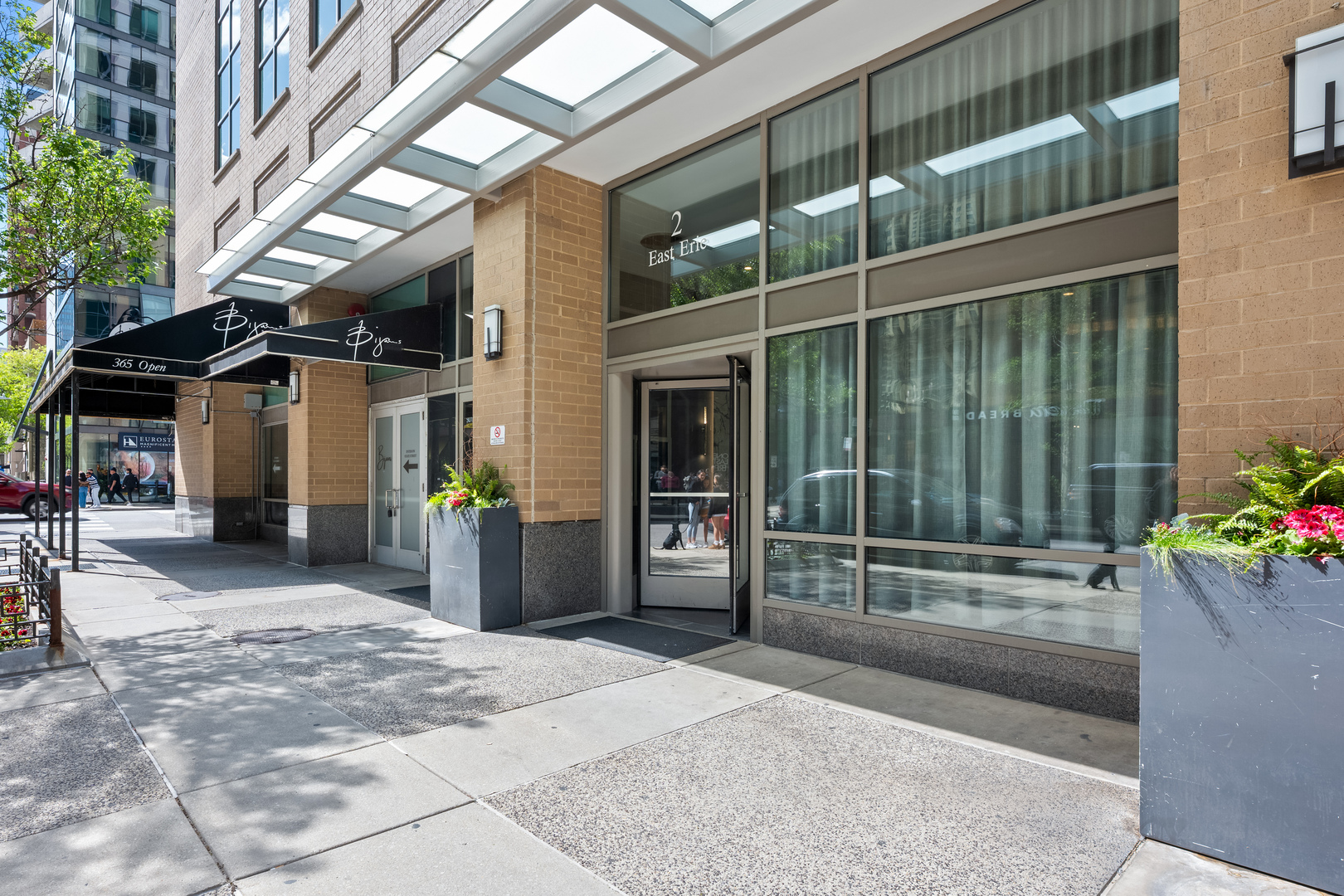 2 E Erie Street 3014