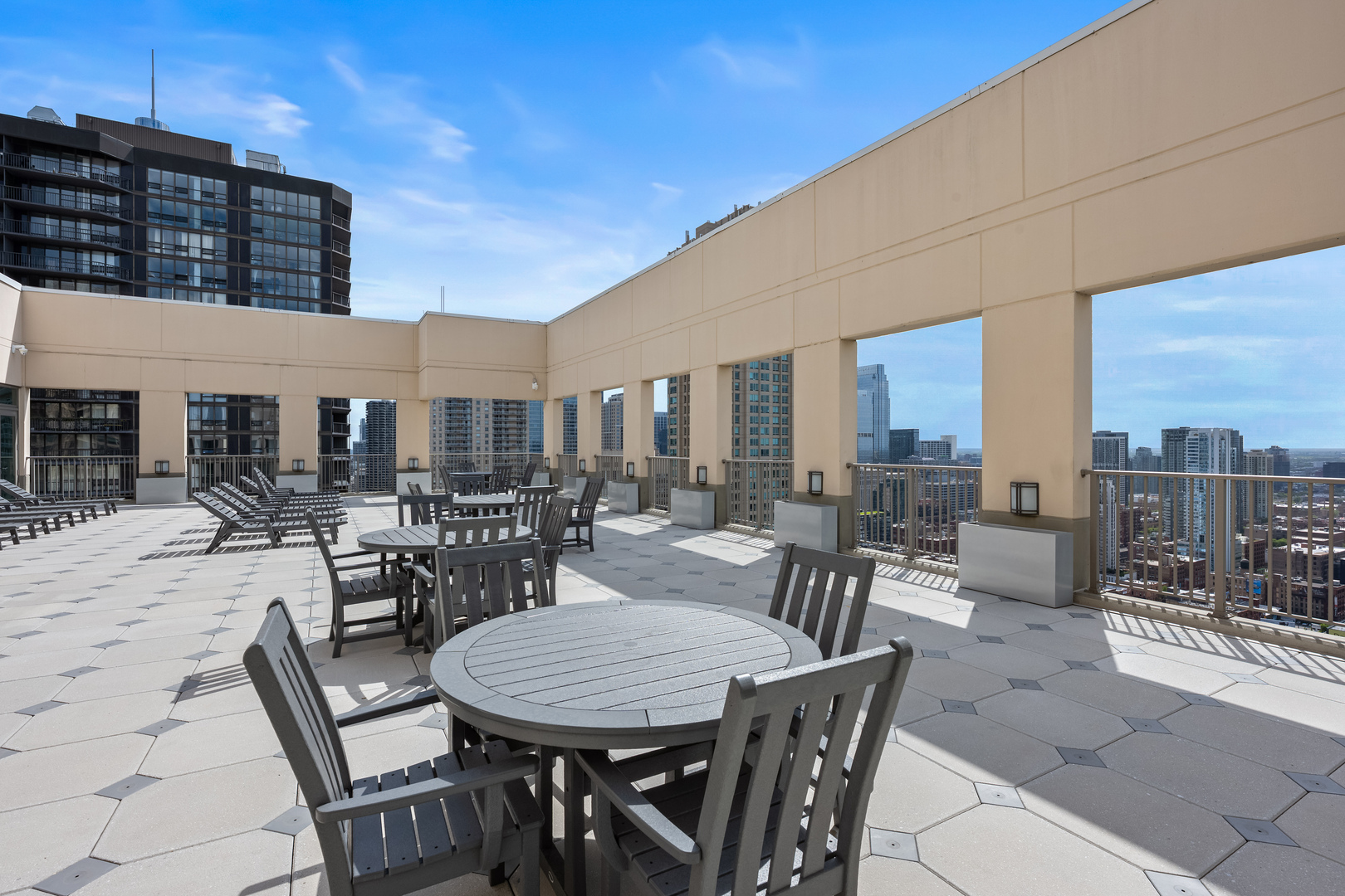 2 E Erie Street 3014