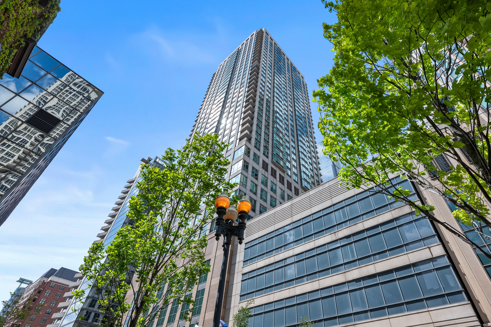 2 E Erie Street 3014