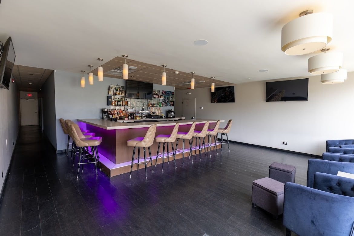 8905 W Cermak Road