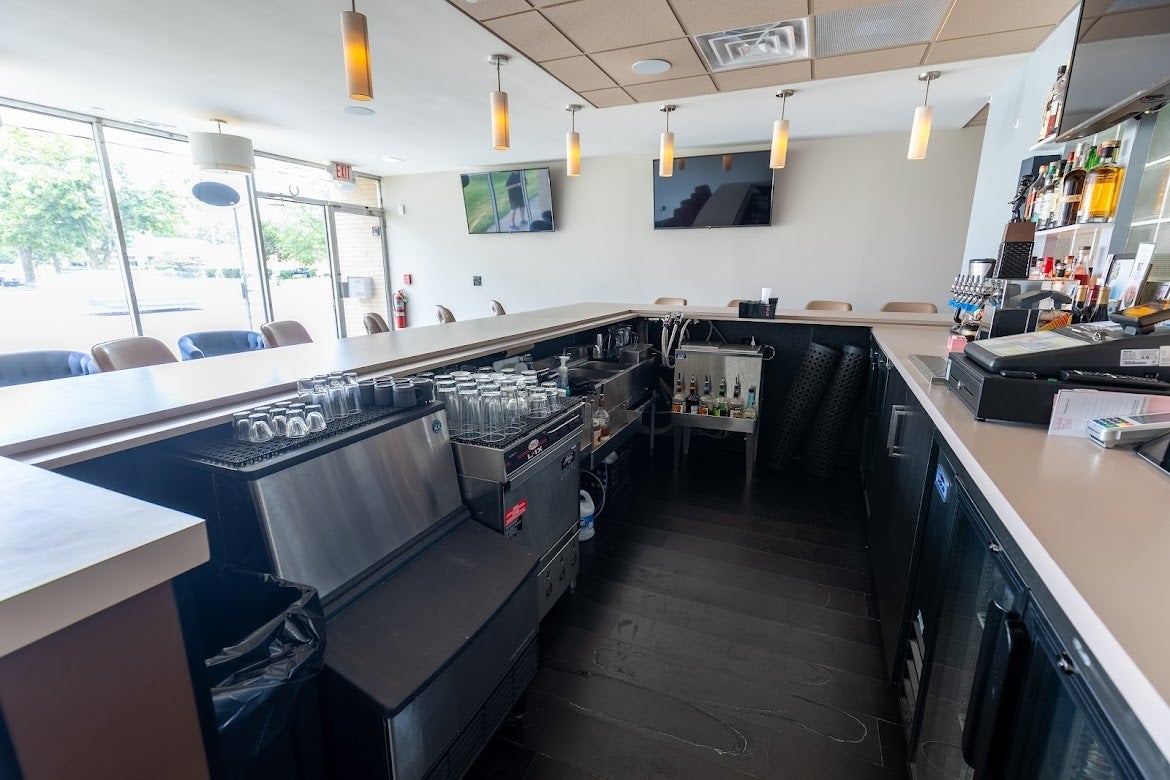 8905 W Cermak Road
