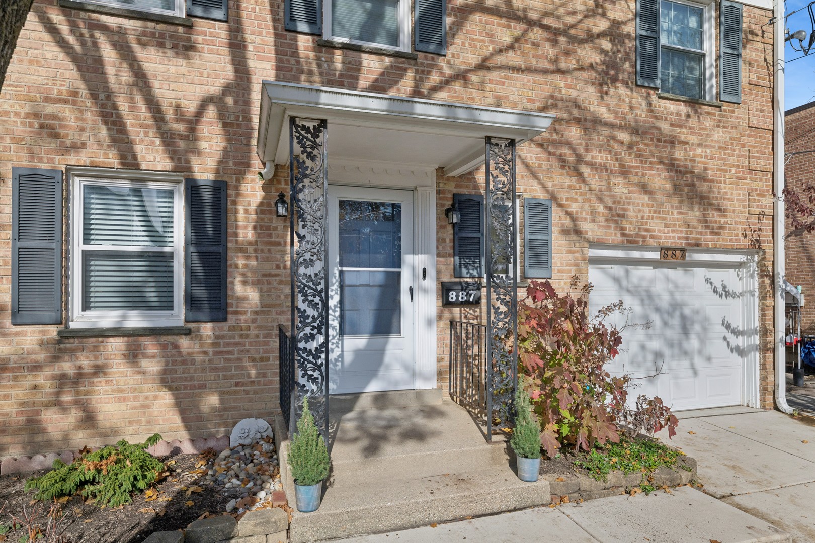 887 Deerfield Road