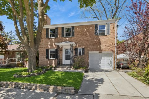 Photo of 887 Deerfield Road, Highland Park, IL 60035 (MLS # 12517909)