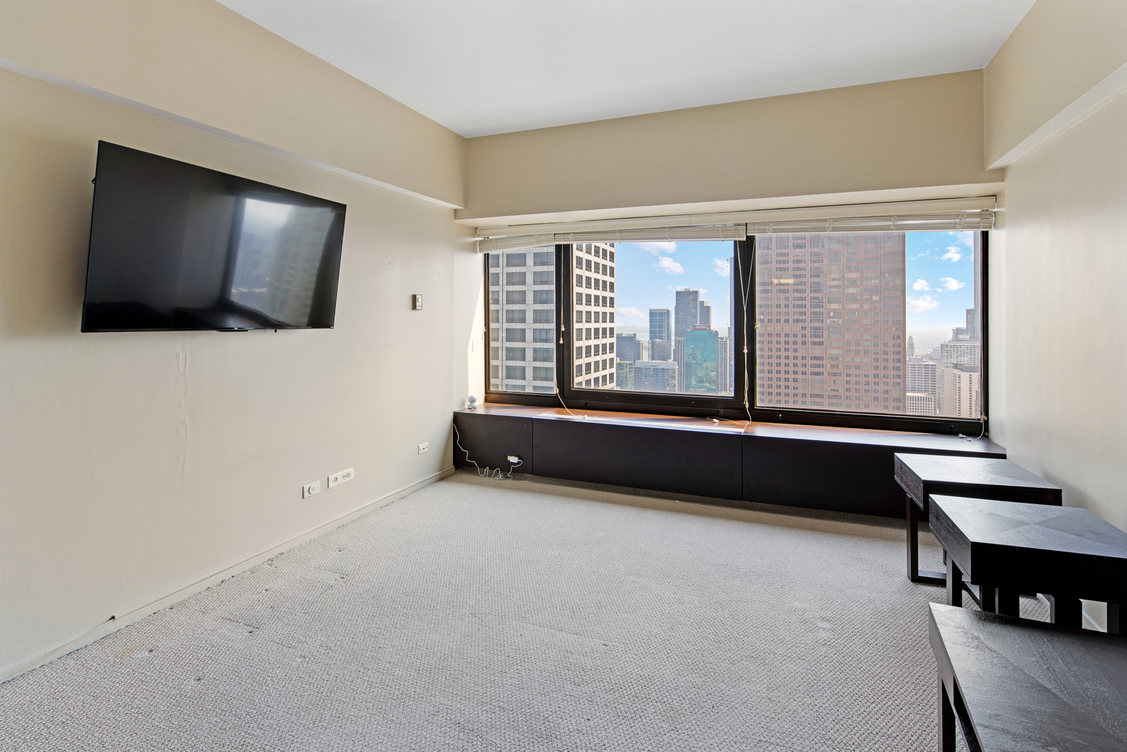 175 E DELAWARE Place 4921