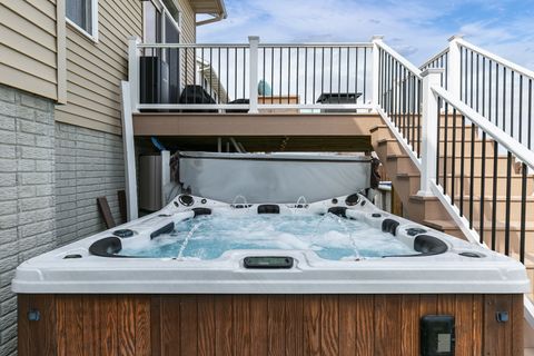 Tiny photo for 6521 FRIENDSHIP Path, Bettendorf, IA 52722 (MLS # 12605641)