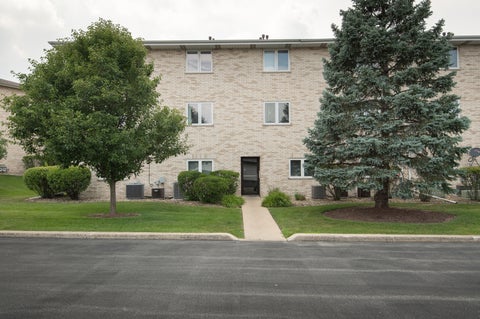 Tiny photo for 11113 Wisconsin Court #2D, Orland Park, IL 60467 (MLS # 12711382)