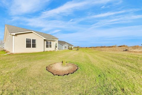 Tiny photo for 2911 Briargate Drive, Lindenhurst, IL 60046 (MLS # 12608986)